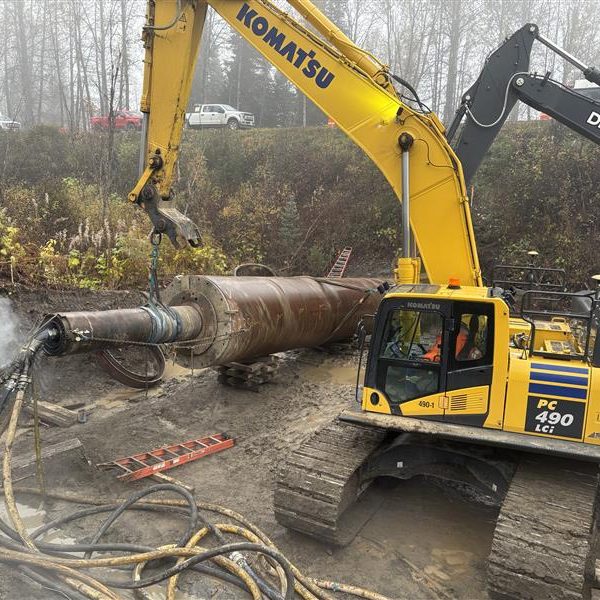 Excavator lifting pipe Meziadin Junction