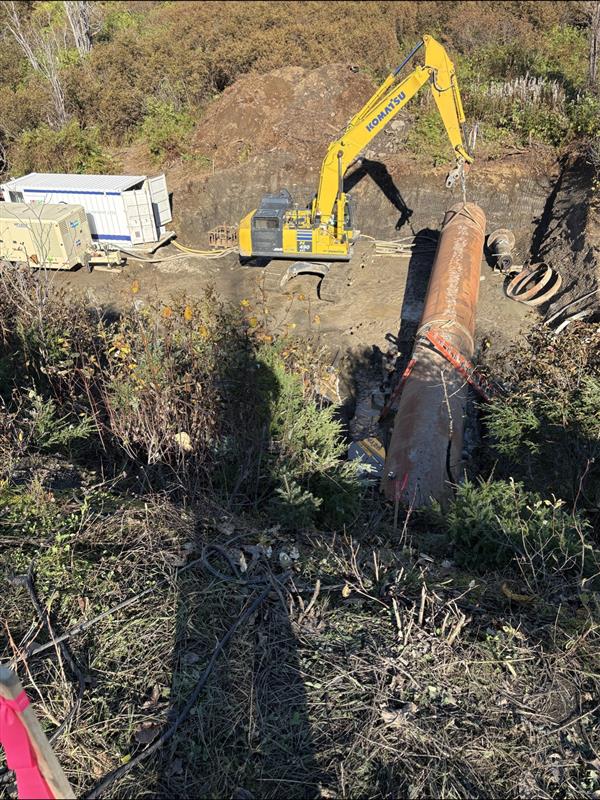 Excavator lifting pipe Meziadin Junction
